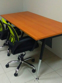 โต๊ะทำงานโล่งขาเหล็ก สินค้าผลิตตามขนาดและสีที่ลูกค้าต้องการ