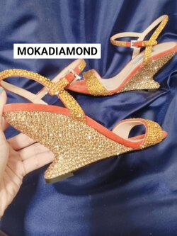 รับติดเพชรรองเท้า Prada