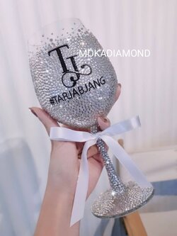 แก้วไวน์ติดเพชร ใส่ชื่อและLogo ได้ตามแบบ