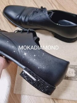 รับติดเพชรรองเท้า Prada ตามแบบ