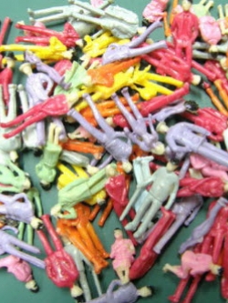 คน สเกล 1:75 คละแบบ สีเดียว / 25 ตัว