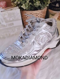 รับติดเพชรรองเท้าเพิ่มความสวยงาม