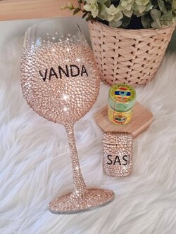 แก้วไวน์ติดเพชร ใส่ชื่อได้