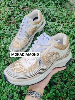 รับติดเพชรรองเท้า Chanel ตามแบบ