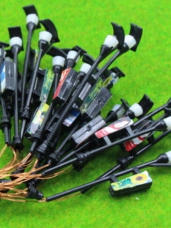 เสาไฟสีดำพร้อมป้าย 6V สูง 8 ซ.ม. / 5 ต้น