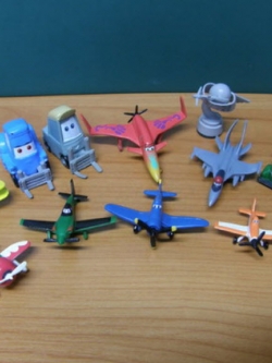 โมเดลเครื่องบิน+รถ ชุด 12 ชิ้น