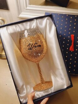 แก้วไวน์ติดเพชร สั่งทำตามแบบได้ทุกสี