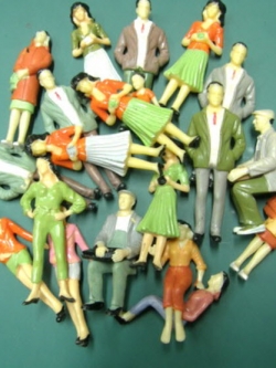 คนจิ๋ว ยืน+นั่ง ผสม สเกล 1:25 คละแบบ / ชุด 20 ตัว