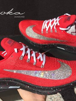 รับติดเพชรรองเท้า Nike