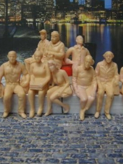 คน สเกล 1:25 นั่งคละแบบ / 12 ตัว (เกรดพรีเมี่ยม)