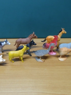 สัตว์เลี้ยงครัวเรือน (ใหญ่) ขนาด 1 - 2 นิ้ว / ชุด 12 ตัว