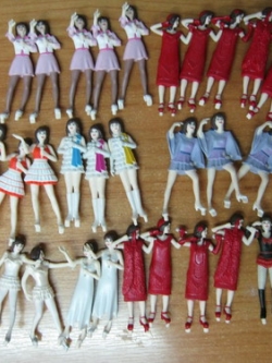 ฟิคเกอร์นักร้องสาว ขนาด 5 ซ.ม. ชุด 10 ตัว (งานญี่ปุ่น)