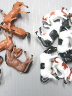 ม้า และวัว คละแบบ (สเกล 1:87) / ชุด 20 ตัว