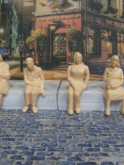 คน ท่านั่งคละแบบ สเกล 1:25 ชุด 6 ตัว (premium)