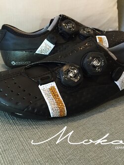 รองเท้าปั่นจักรยานติดเพชร BONT Shoes