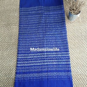 ผ้าไหมมัดหมี่ สีน้ำเงินลายขอ ขนาด กว้าง 101 cm * ยาว 188 cm Hand made