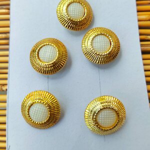 กระดุมไข่มุก 5ชิ้น/1แพ็ค