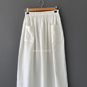 กระโปรง Size F เอว 26-34 นิ้ว ยาว 30 นิ้ว เนื้อผ้าคอตตอนแบบมีเทกเจอร์ในหัว สีขาว off-white ละมุนน่ารัก