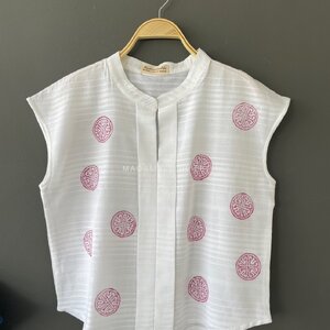 เสื้อผู้หญิง Size:F เนื้อผ้าคอตตอนแบบมีเทกเจอร์ พิมพ์ลายด้วยมือจากบล็อคไม้โดยใช้สีปลอดสารพิษ