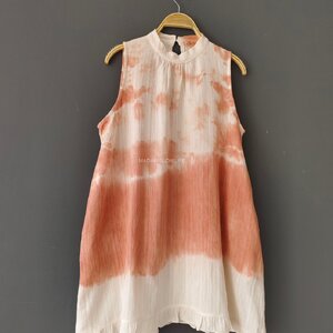 เดรสคอตั้ง ติดกระดุมไม้น่ารัก Size F ผ้าคอตตอน 100% พรีเมียมแบบมีเทกเจอร์ ลวดลายจากการมัดย้อมโดยใช้สีส้มธรรมชาติจากเปลือกไม้ใบไม้