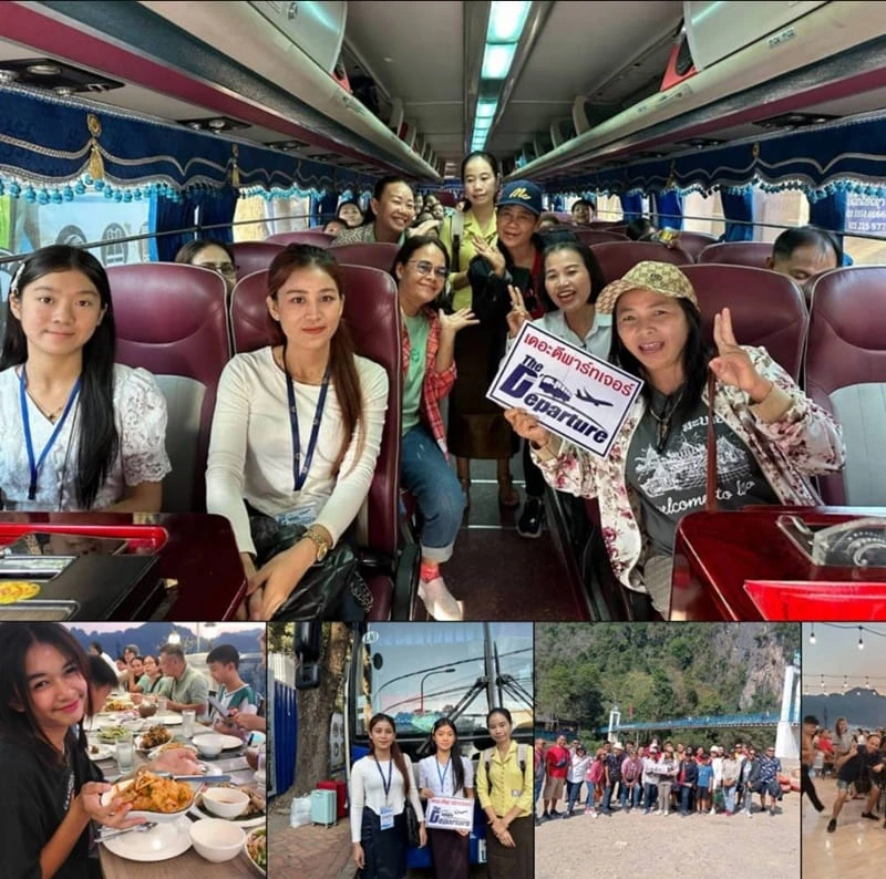 customers-group-tour-by-the-departure